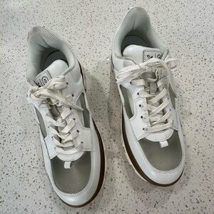 Vietnamese white shoes